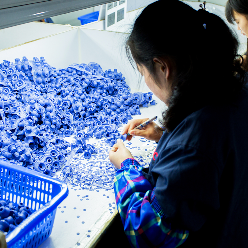 How Do Manufacturers Customize and Produce Silicone Shower Nozzles for Optimal Performance9